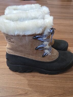 Sorel Chestnut and Black Fur-Cuff Lace Winter Boots